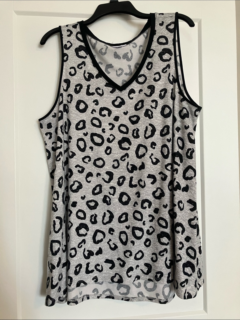 LuLaRoe Gray and Black Leopard Print Large Kristina